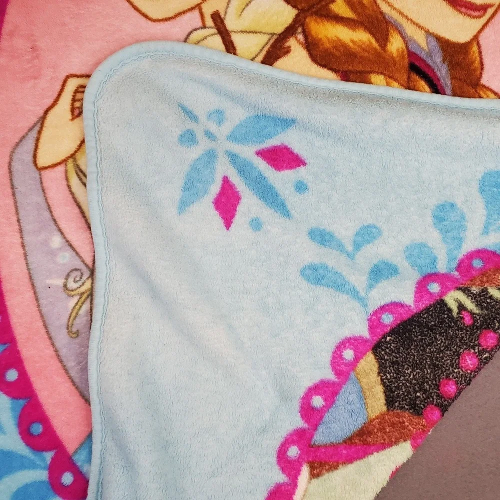 Disney Frozen Nordic Family Throw Blanket Elsa Anna & Olaf The Northwest Company